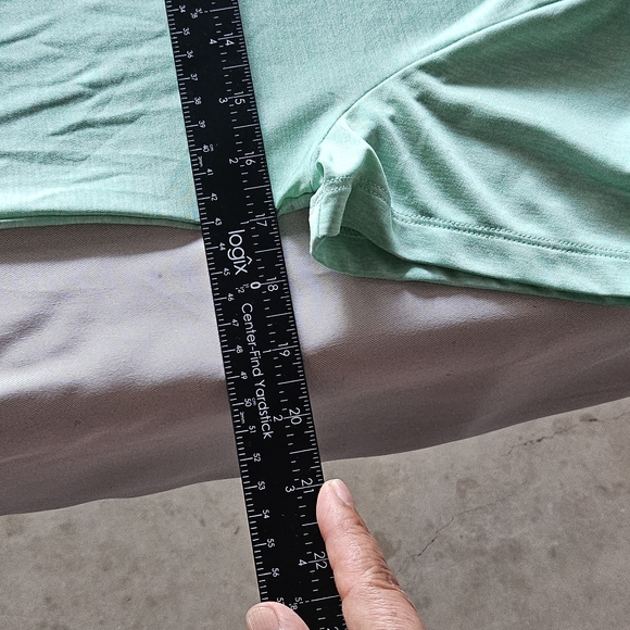 Under Armour Women's Green T-Shirt - Picture 4 of 8